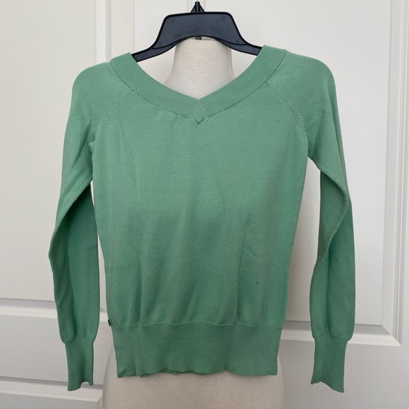 AE V-neck Sweater - Picture 5 of 6